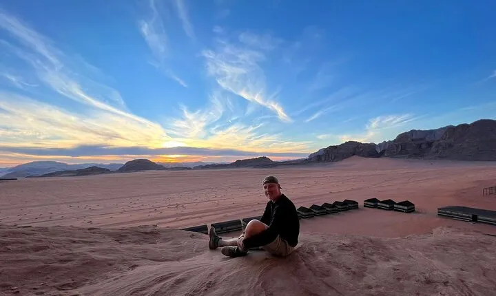 Full-Day Hiking in Wadi Rum's Desert with Lunch