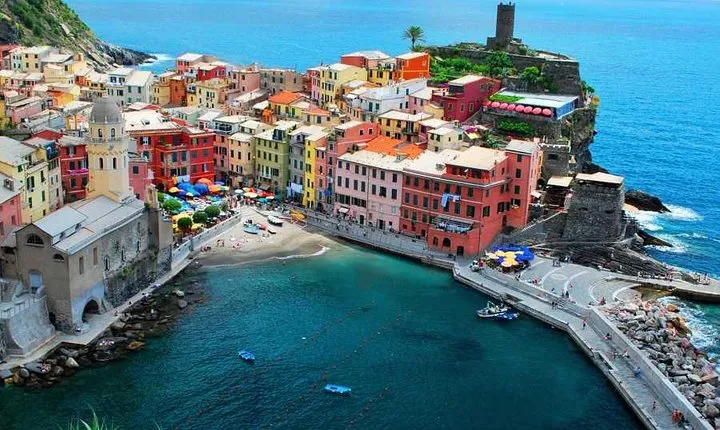 From Florence: Private minivan Tour to 5 Terre by Minivan