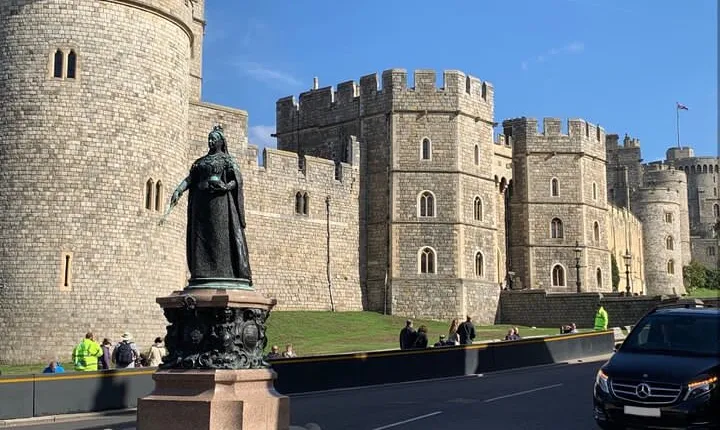 Private Vehicle Round-trip From London to Windsor Castle