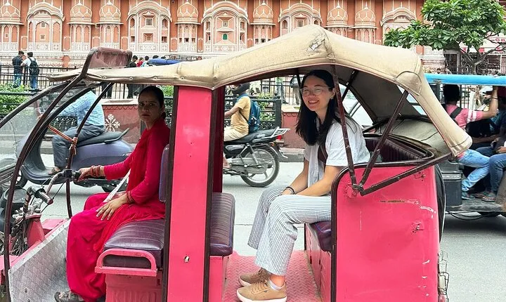 Jaipur City Tour by Women-Driven E-Rickshaw