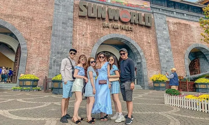  Private car from Danang to Ba Na Hills /Golden Bridge Round Trip