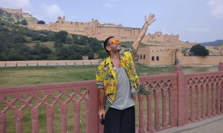 Forts and Palaces Tour of Jaipur (guided full day tour in AC car)