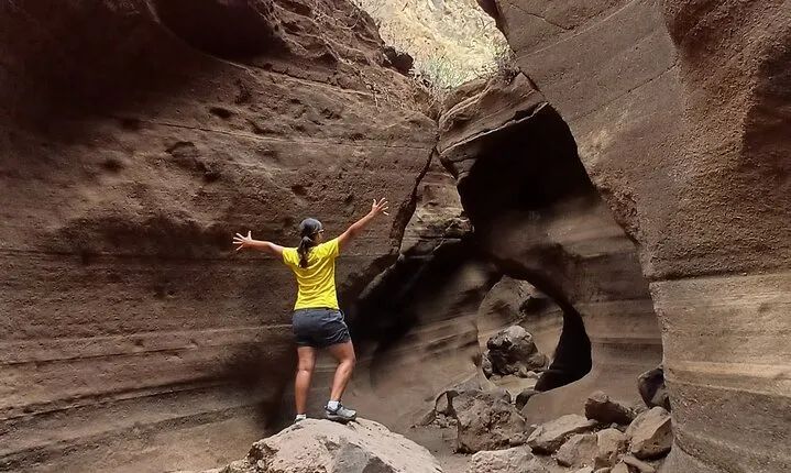 Barranco de las Vacas, caves & village by 2 native guides