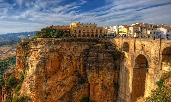 Private tours from Malaga to Ronda and the white village of Setenil up to 8 pax