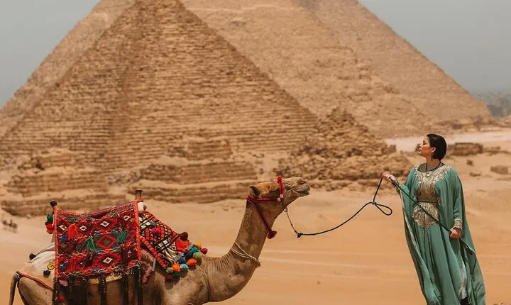 Cairo : Giza pyramids Sphinx Pyramid Inside & Professional Camera