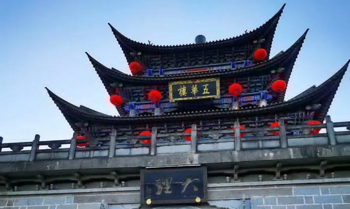 Private Day Tour to Dali Old Town by Round-way Fast Train from Kunming