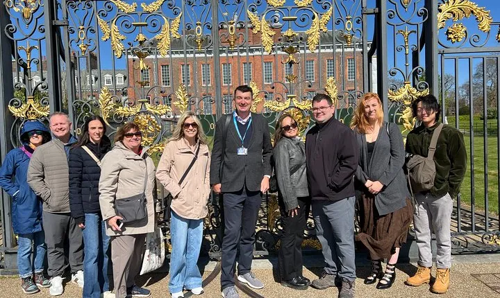Kensington Palace: Private Walking Tour with Blue Badge Guide