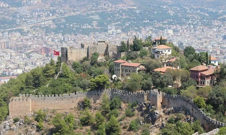 A Walking Tour of Alanya's Most Beautiful and Historic Sites