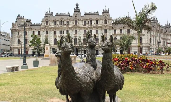 Lima City Tour & Catacombs + Pachacamac Pyramids (Small Group)