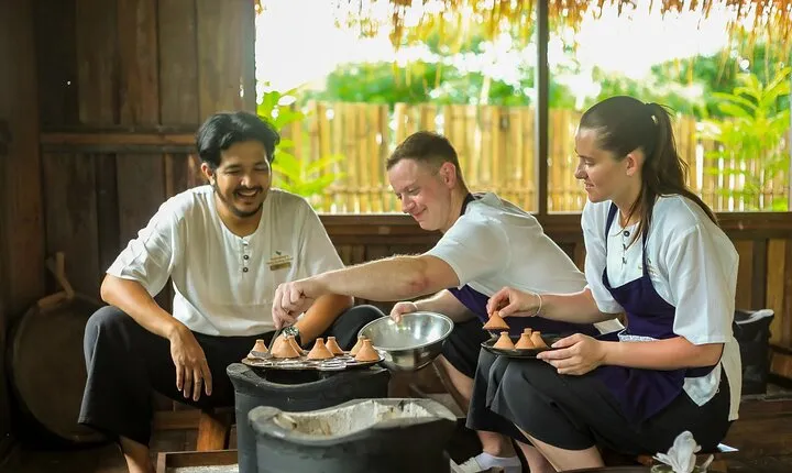 Cook Local Northern Thai Food in Traditional House