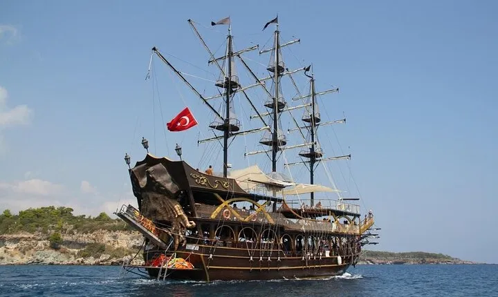 Alanya Pirate Boat Trip All-Inclusive with Lunch & Transfers
