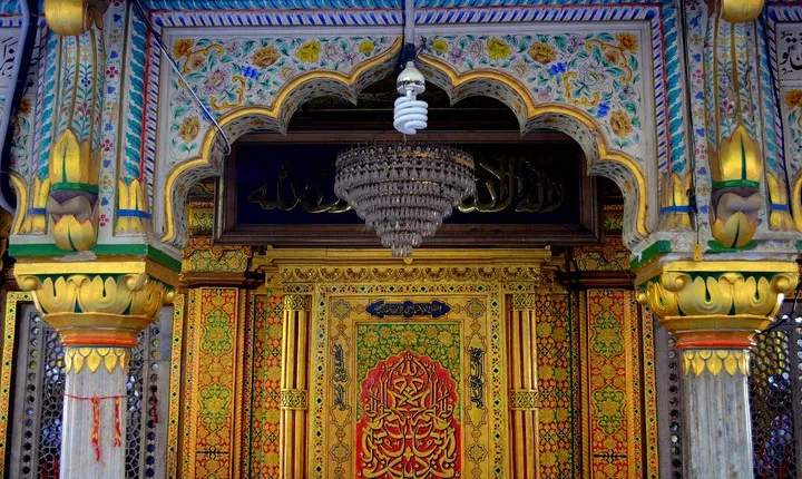 Sacred Threads of Delhi: A Journey Through India’s Living Faiths