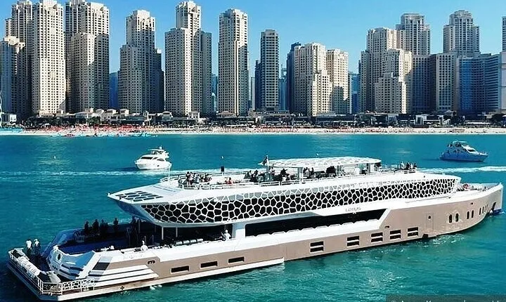 3-Hour Lotus Mega Yacht Dinner Experience in Dubai Marina