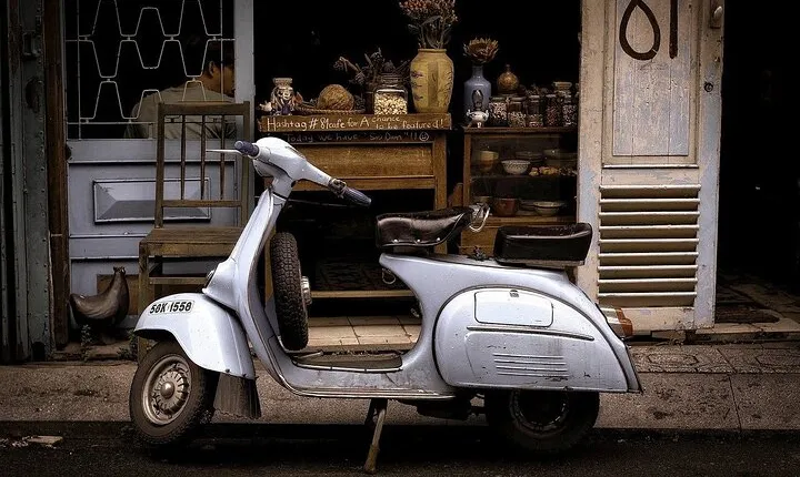 The Insiders Saigon Half Day Tour by Vespa