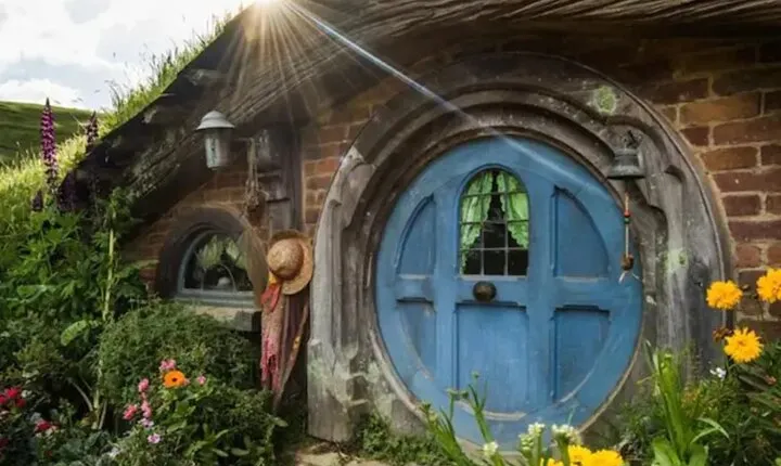 Full Day Customisable Tour with Driver & Luxury Car Unlimited Kms