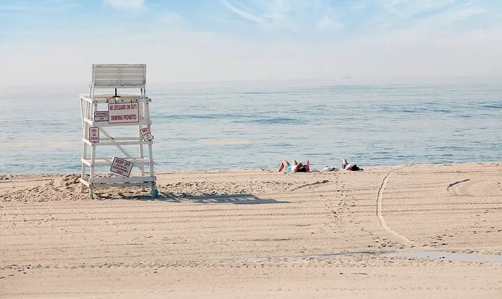 Hamptons, Sag Harbor & Outlet Shopping, 1-Day Tour from NYC