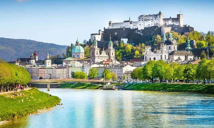 Day trip Salzburg & Hallstatt in a private small group