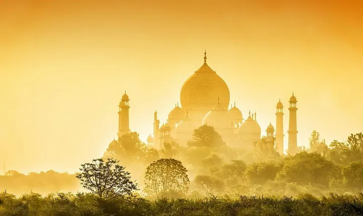 From Delhi: Private Taj Mahal Sunrise Tour with Agra Fort