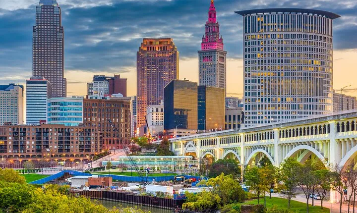 Smartphone-Guided Walking Tour of Downtown Cleveland Sights & Stories