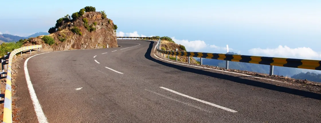 One-way private transfer from Madeira Airport to Funchal