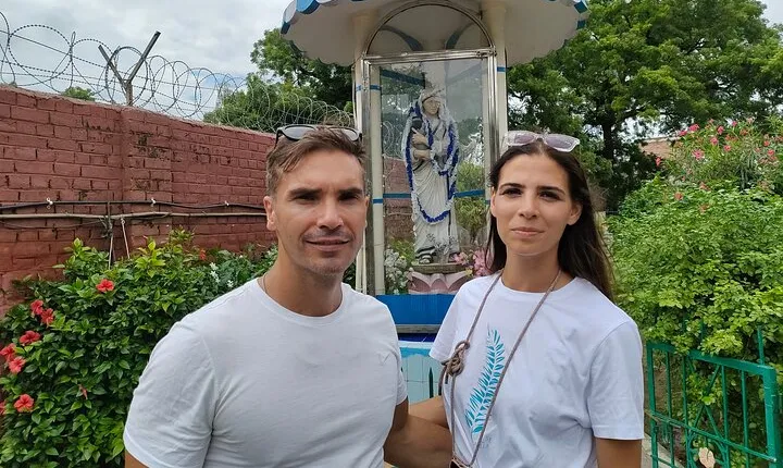 Taj Mahal & Agra Fort With Mother Teresa's Missionaries Of Charity From Delhi