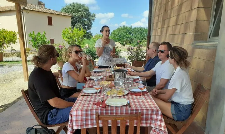 4 Wines & 2 Olive Oils Tasting in Chianti Winery with Tour 