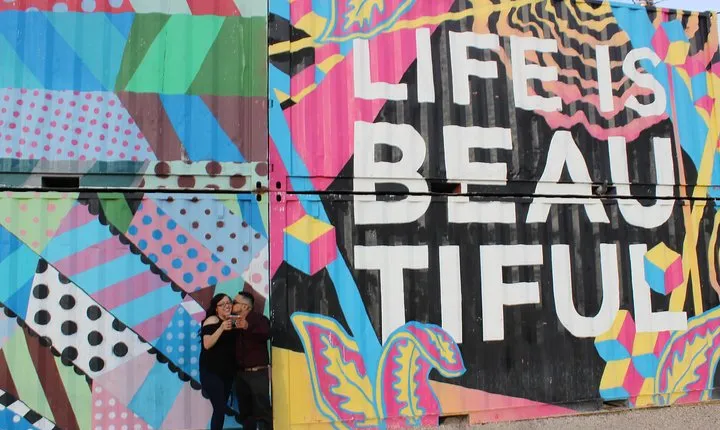 2-Hour Fremont Walking Tour with Photos and Champagne