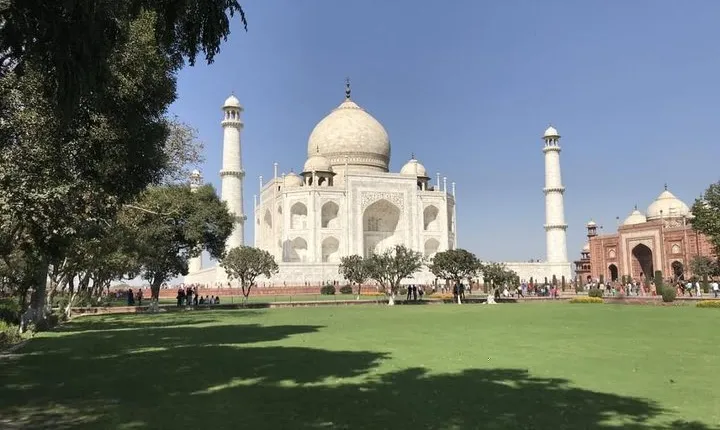 Private Taj Mahal & Agra same day trip from Delhi