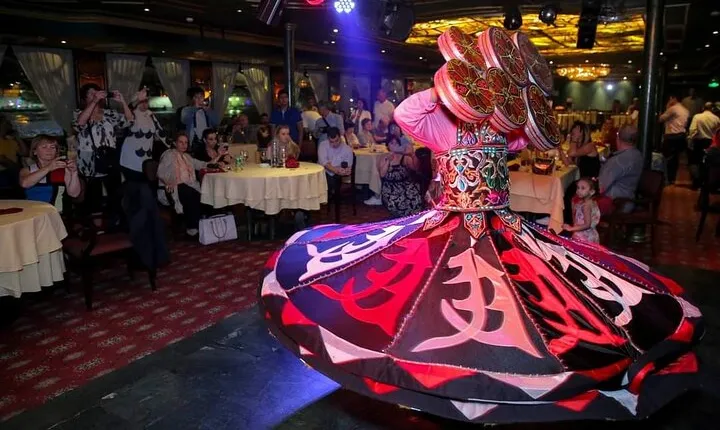 From Cairo: 5 Stars Nile Dinner Cruise with Live Entertainment