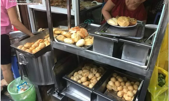 Tasting 8 Different Hanoi Street Foods at Noon Time