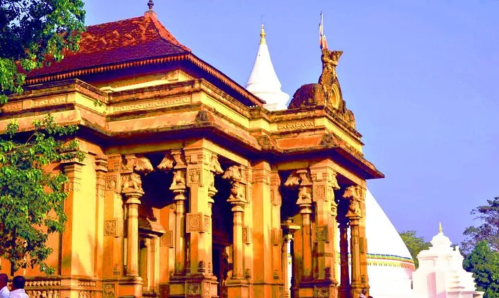 Temple Run by Tuk Tuk from Colombo