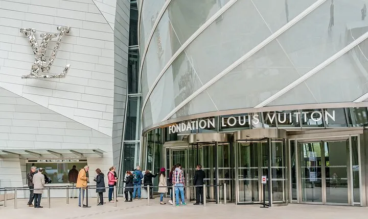 Louis Vuitton Foundation Entry with Accompaniment from Paris