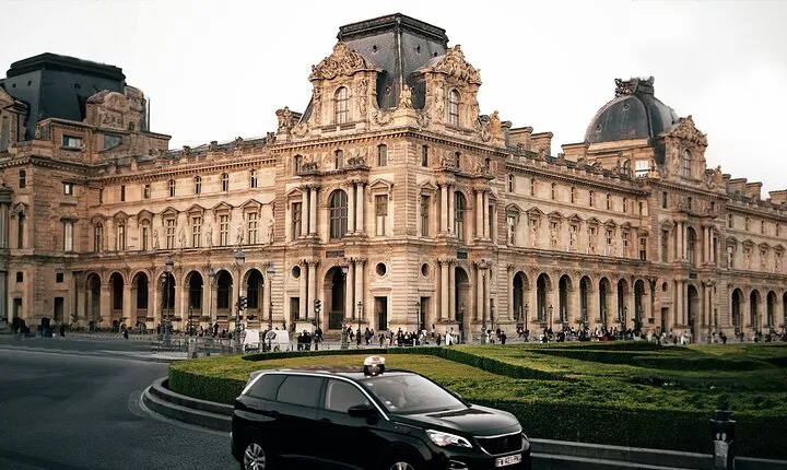 Louvre Exclusive Tour – Private Guide & Hotel Pickup in Paris