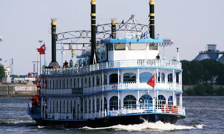 Harbor cruise on the beautiful Elbe