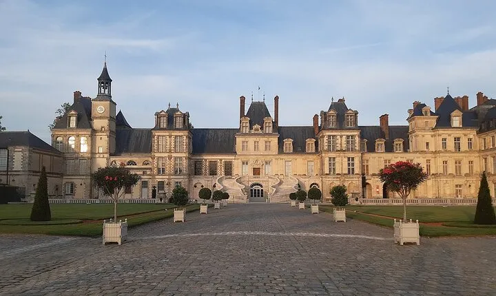 Fontainebleau and Vaux-le-Vicomte Private Tour from Paris