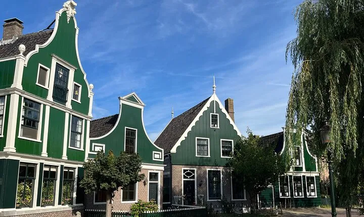 Self-guided walking tour over the Zaanse Schans