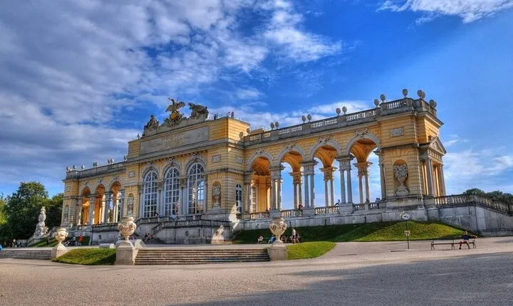 Explore Schönbrunn Palace & Gardens: Private 2.5-hour Guided Tour
