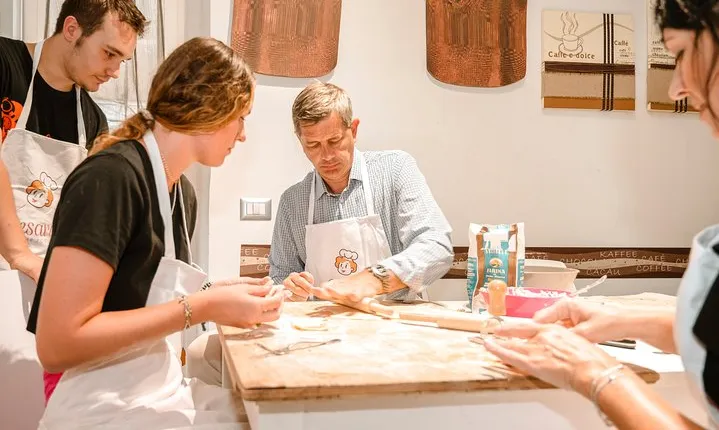 Cesarine: Small group Pasta and Tiramisu class in La Spezia