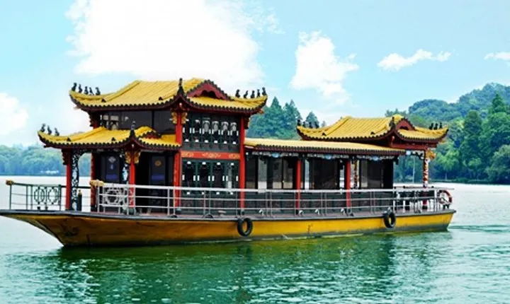 West Lake Private Tour with Boat Ride and Enduring Memories Night Show VIP Seat