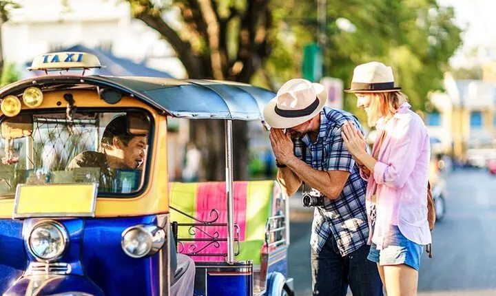 Chiang Mai Private Night Tuk Tuk Tour Temples and Local Markets