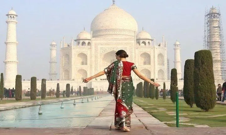 Taj Mahal day tour by fastest luxury train from Delhi NCR