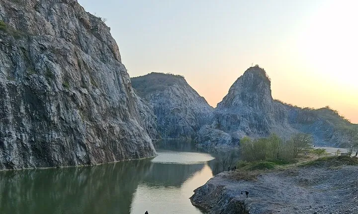 Nanjing Hiking Tour with Local Guide and Driver
