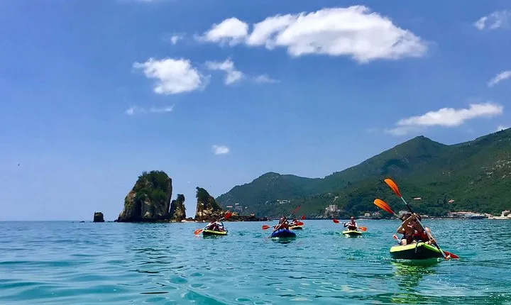 The Lisbon Kayak Day Tour (transport & picnic at beach)