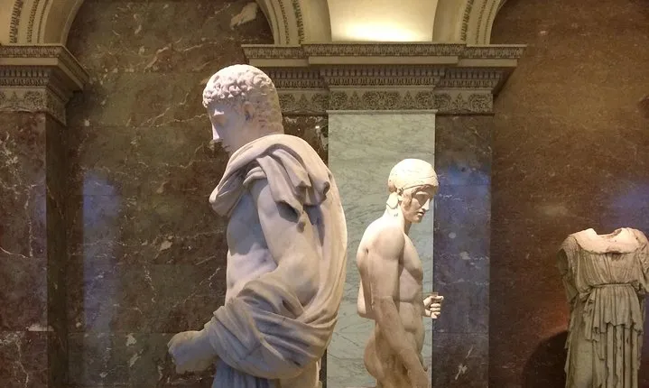 Semi-Private Louvre Masterpieces with Reserved Entrance Time
