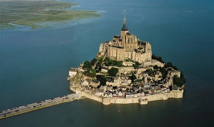 Private Guided Day Tour of Mont St-Michel from Paris