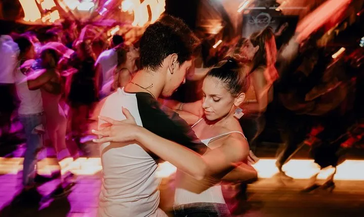 Dubai Salsa Lovers Dance Experience