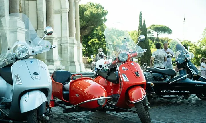 Private Vespa Sidecar Tour of Rome with Hotel Pickup and Prosecco
