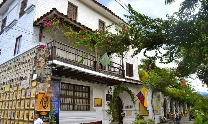 Private Tour Santa Fe de Antioquia & Bridge OPT Hot Air Balloon