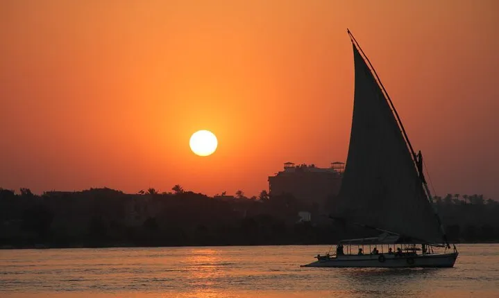 Felucca Ride at Sunset and Tour through the Streets of Luxor