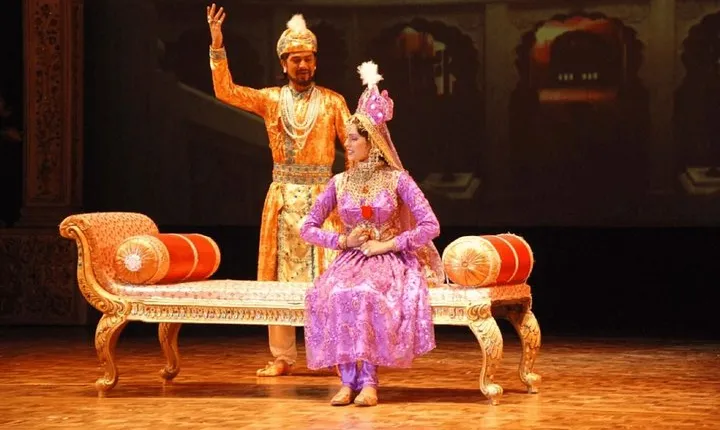 Private 2 Days In Agra Tour With Show 'mohobbat -E -Taj' 